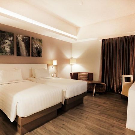 Mercure Padang Exterior photo