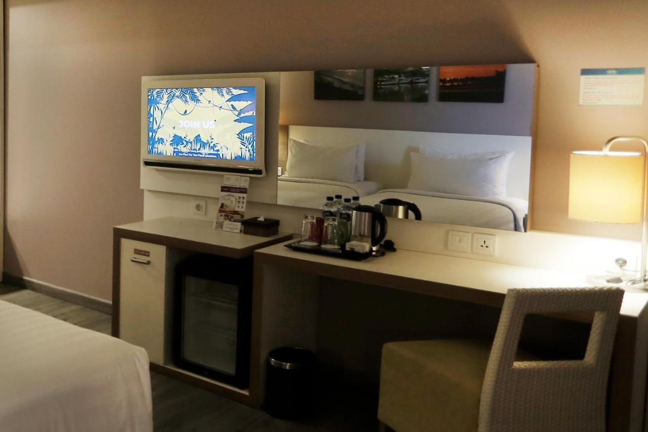 Mercure Padang Exterior photo