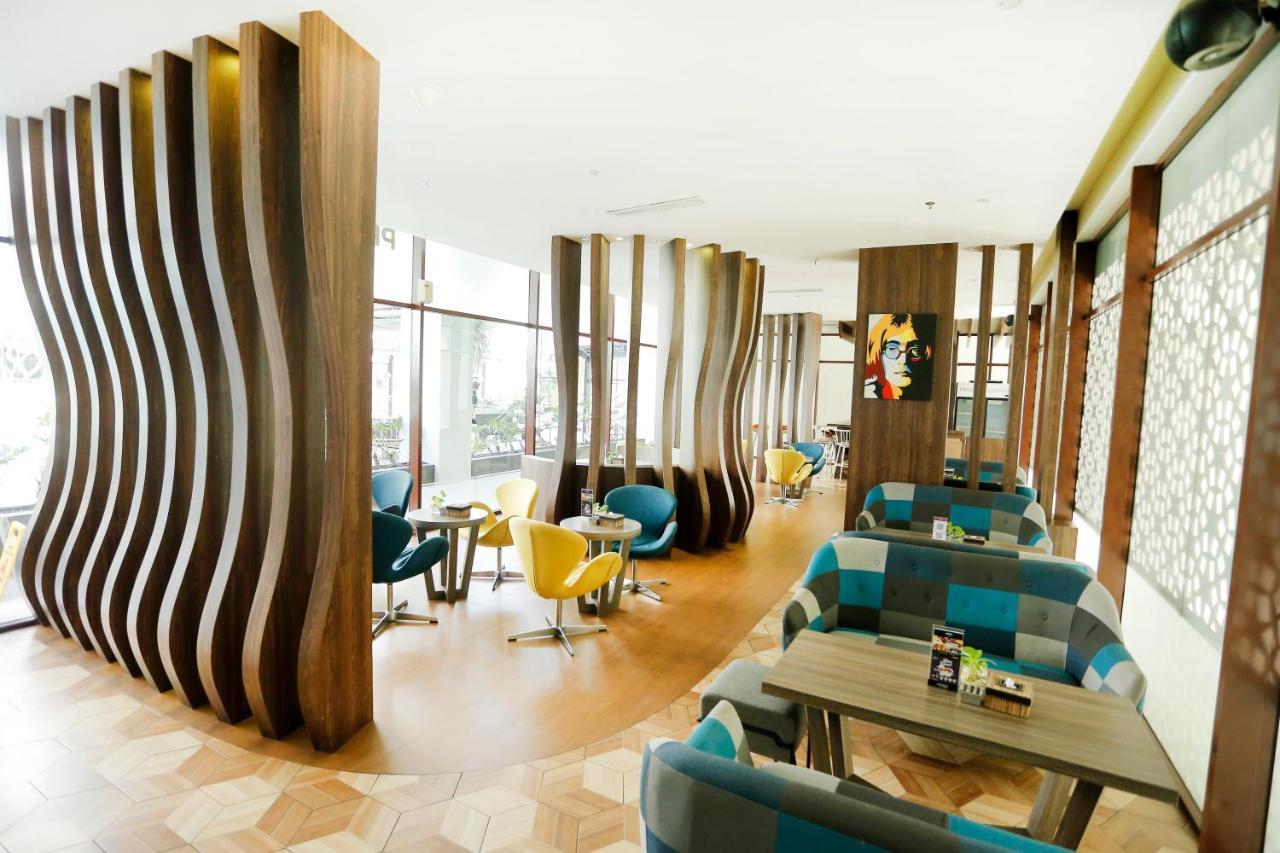 Mercure Padang Exterior photo