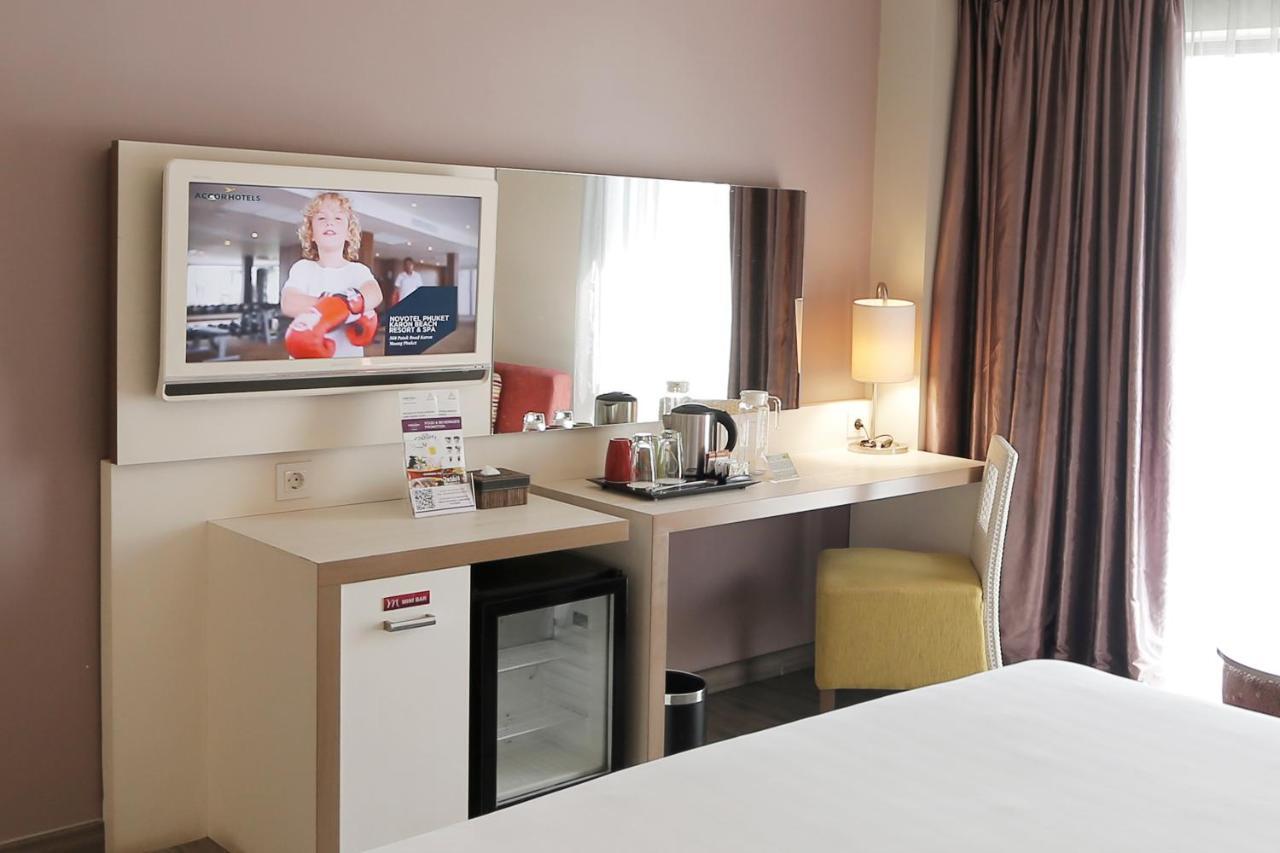 Mercure Padang Exterior photo