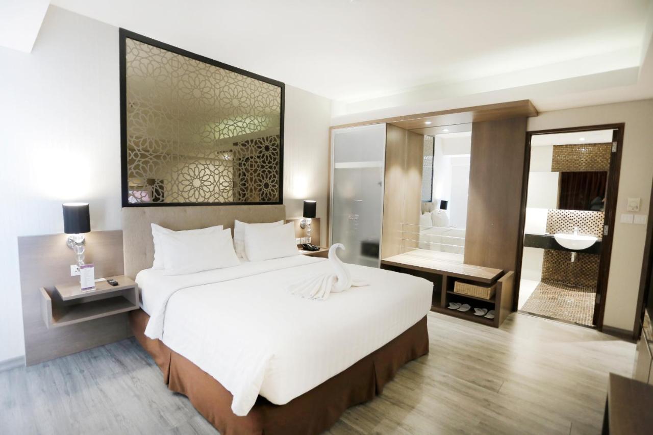 Mercure Padang Exterior photo