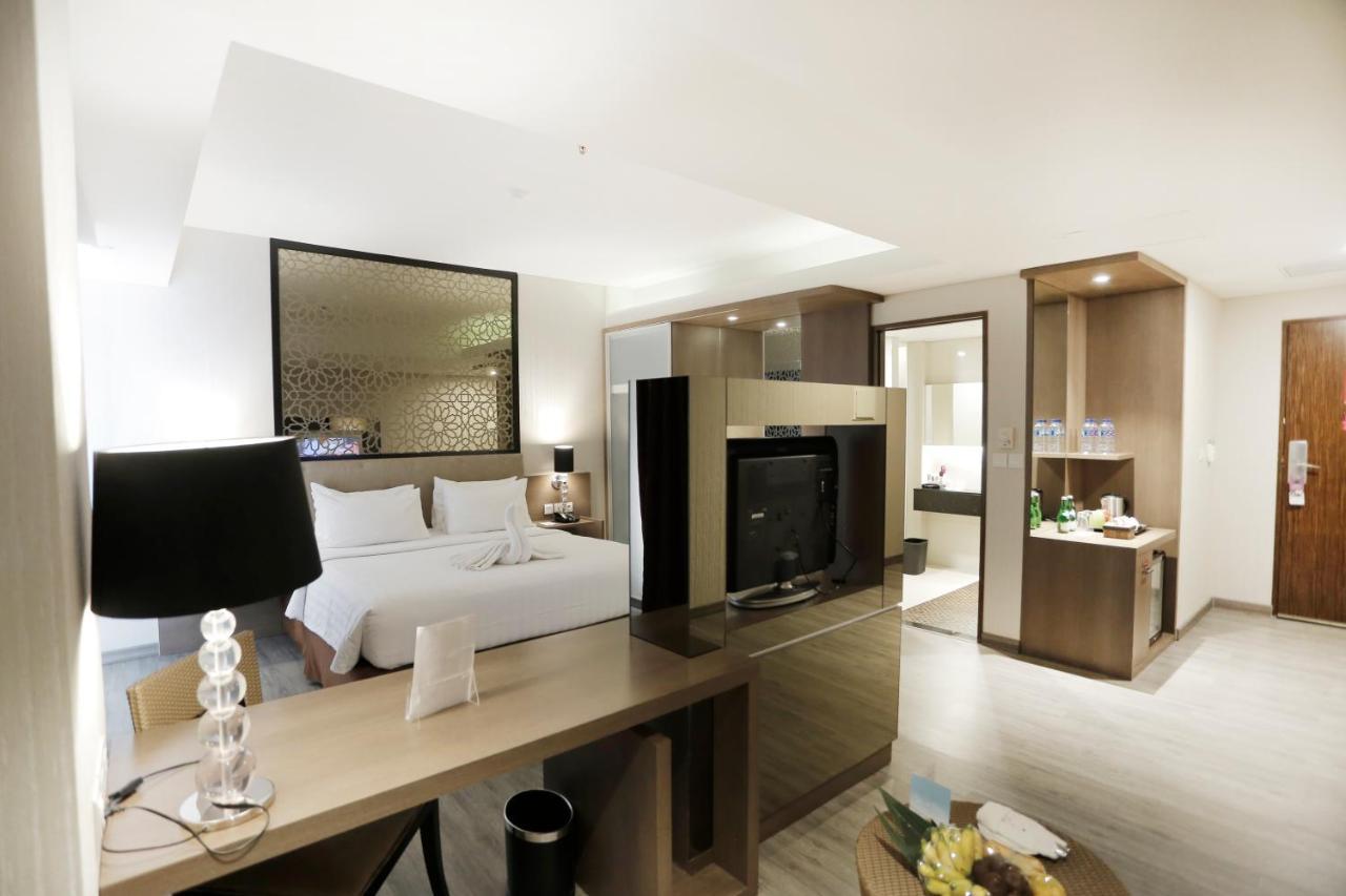 Mercure Padang Exterior photo