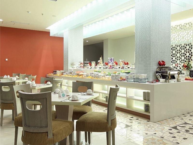 Mercure Padang Restaurant photo