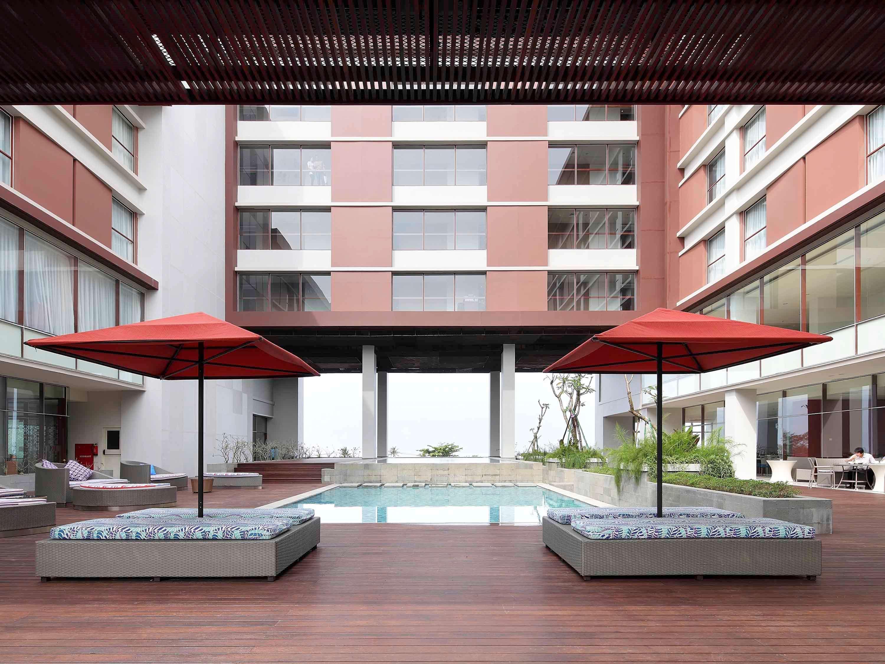 Mercure Padang Exterior photo