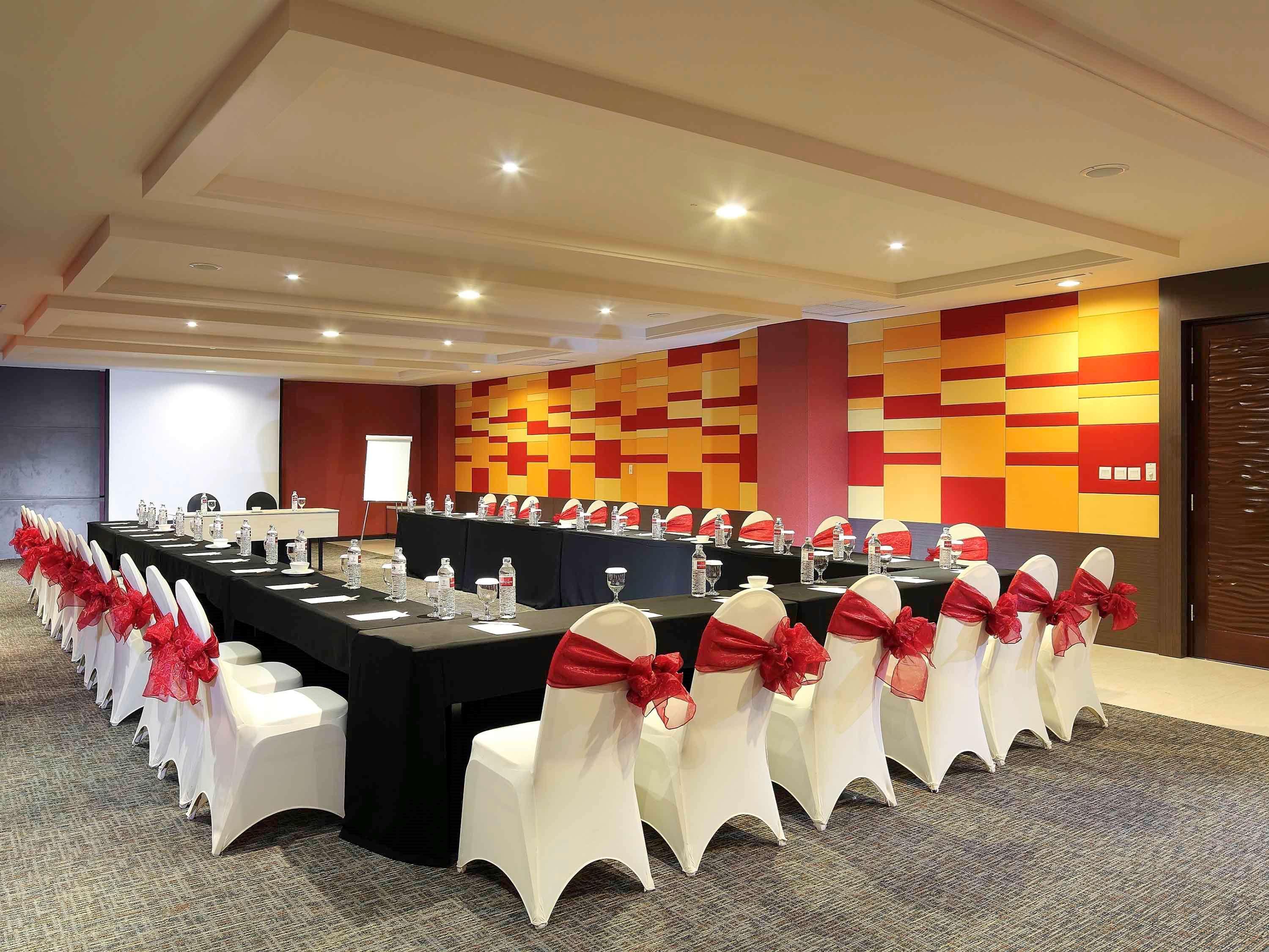 Mercure Padang Exterior photo