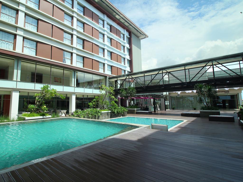 Mercure Padang Exterior photo