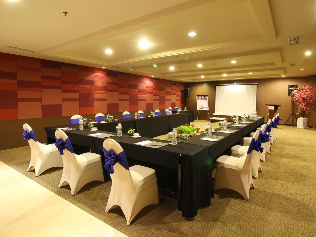 Mercure Padang Exterior photo
