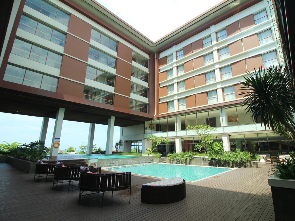 Mercure Padang Exterior photo