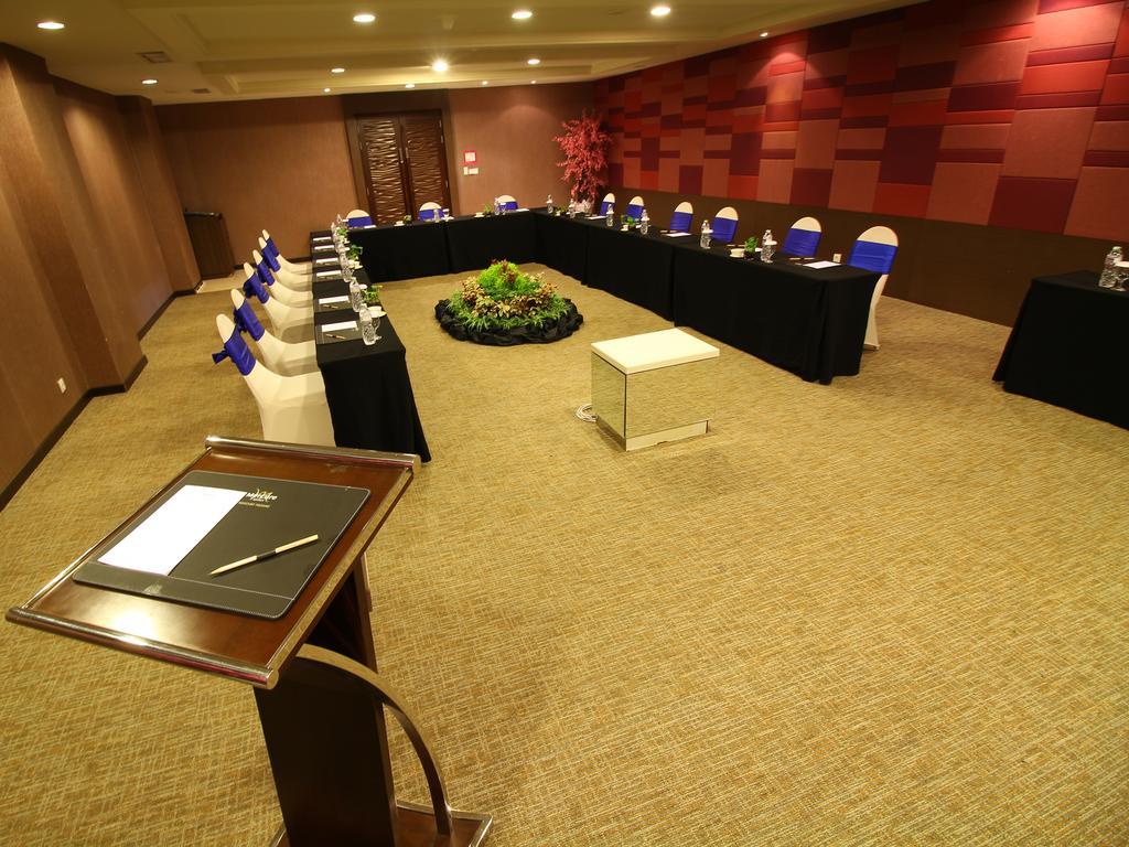 Mercure Padang Exterior photo