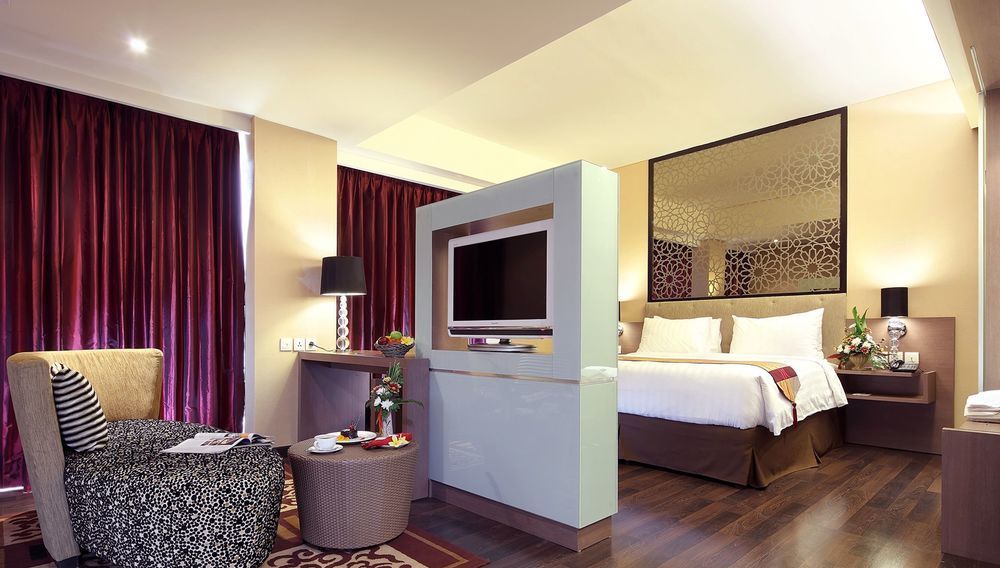 Mercure Padang Exterior photo