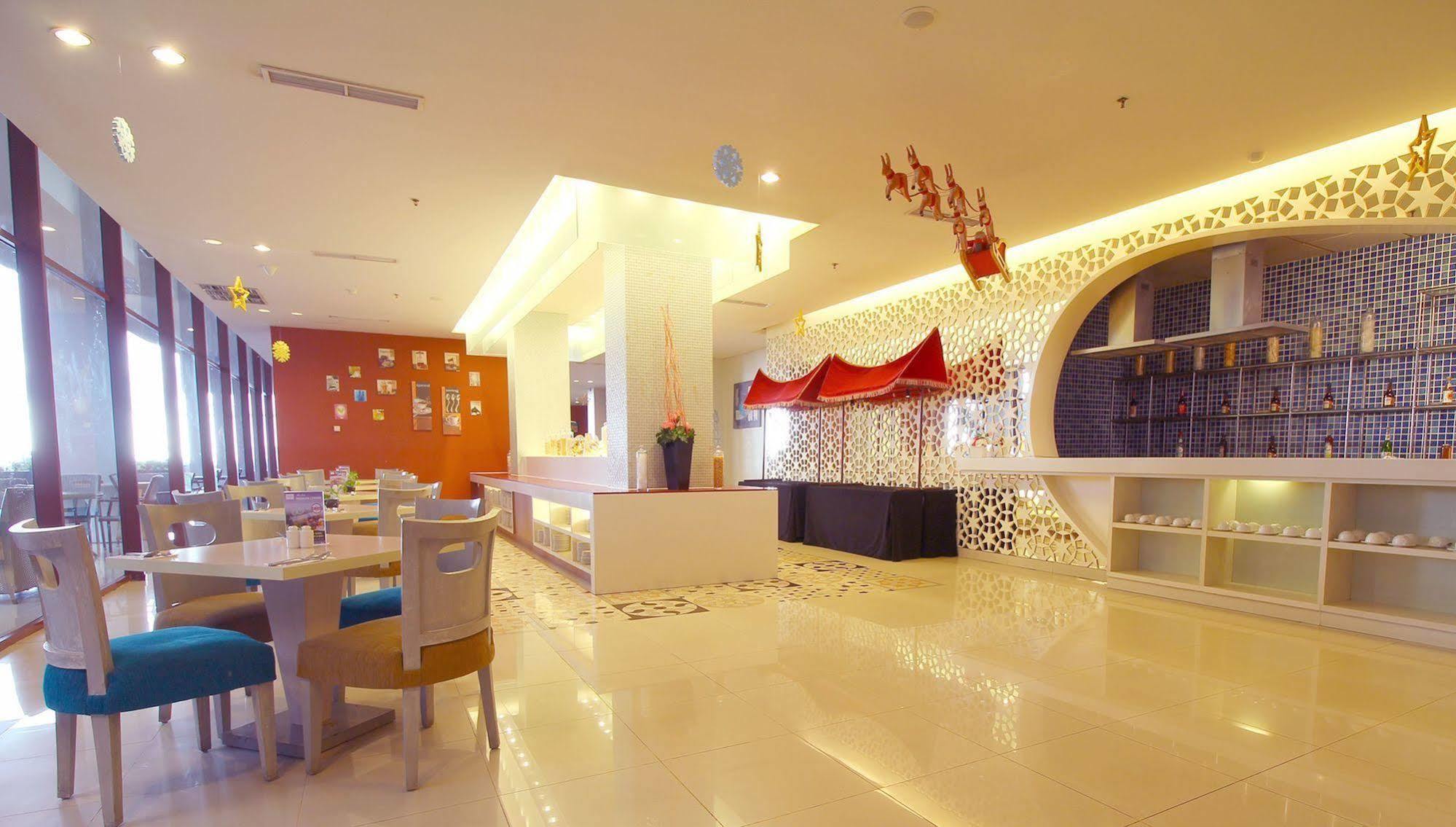 Mercure Padang Exterior photo