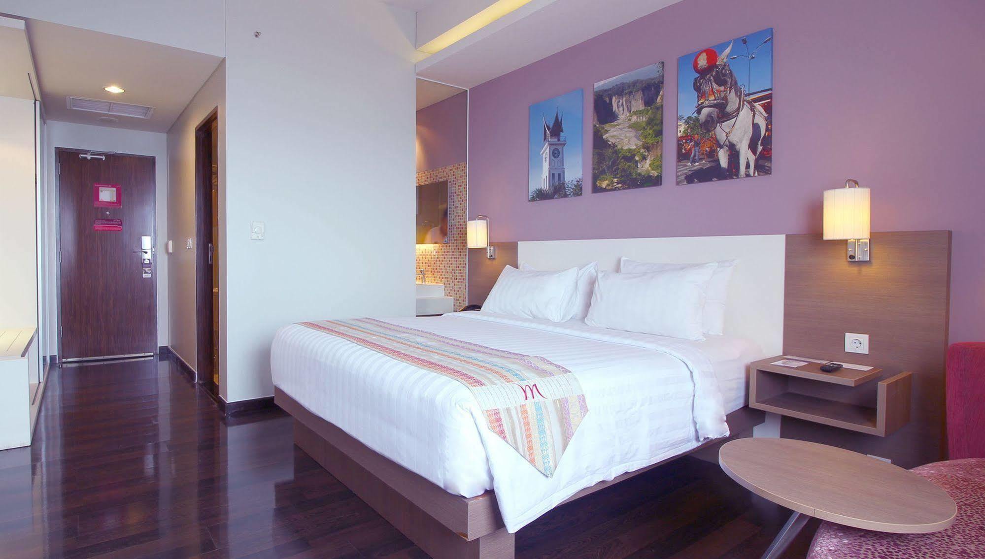 Mercure Padang Exterior photo