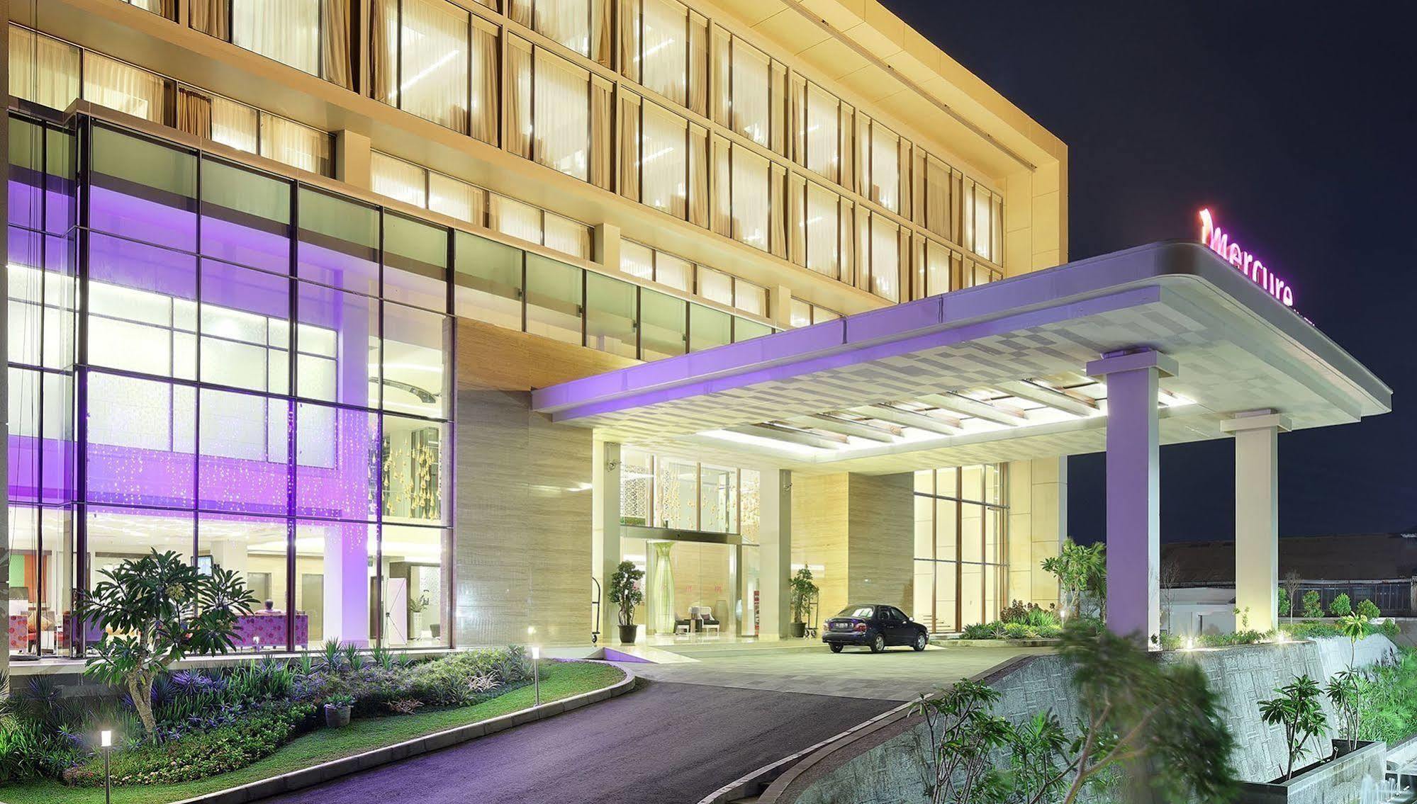 Mercure Padang Exterior photo