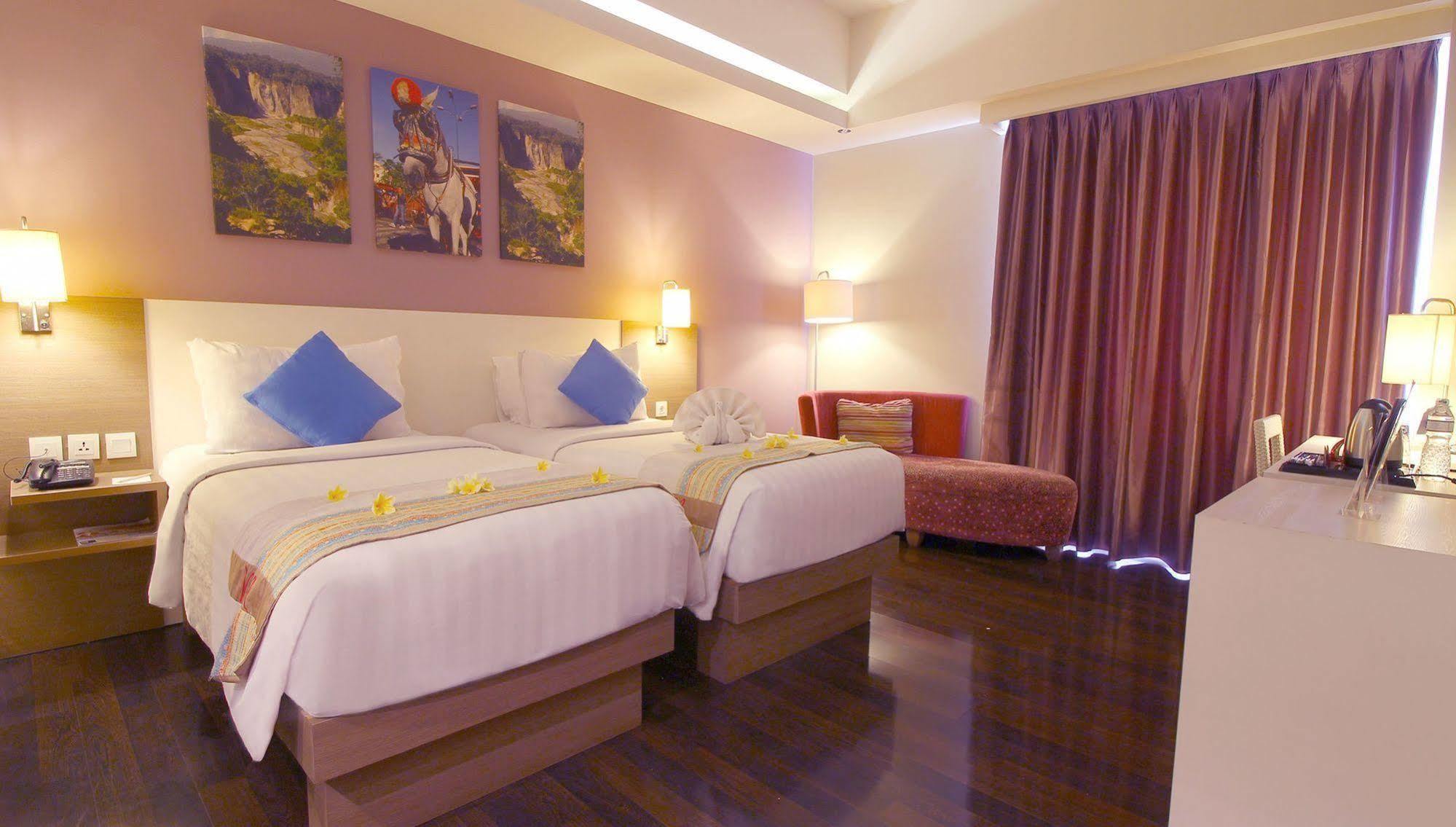 Mercure Padang Exterior photo
