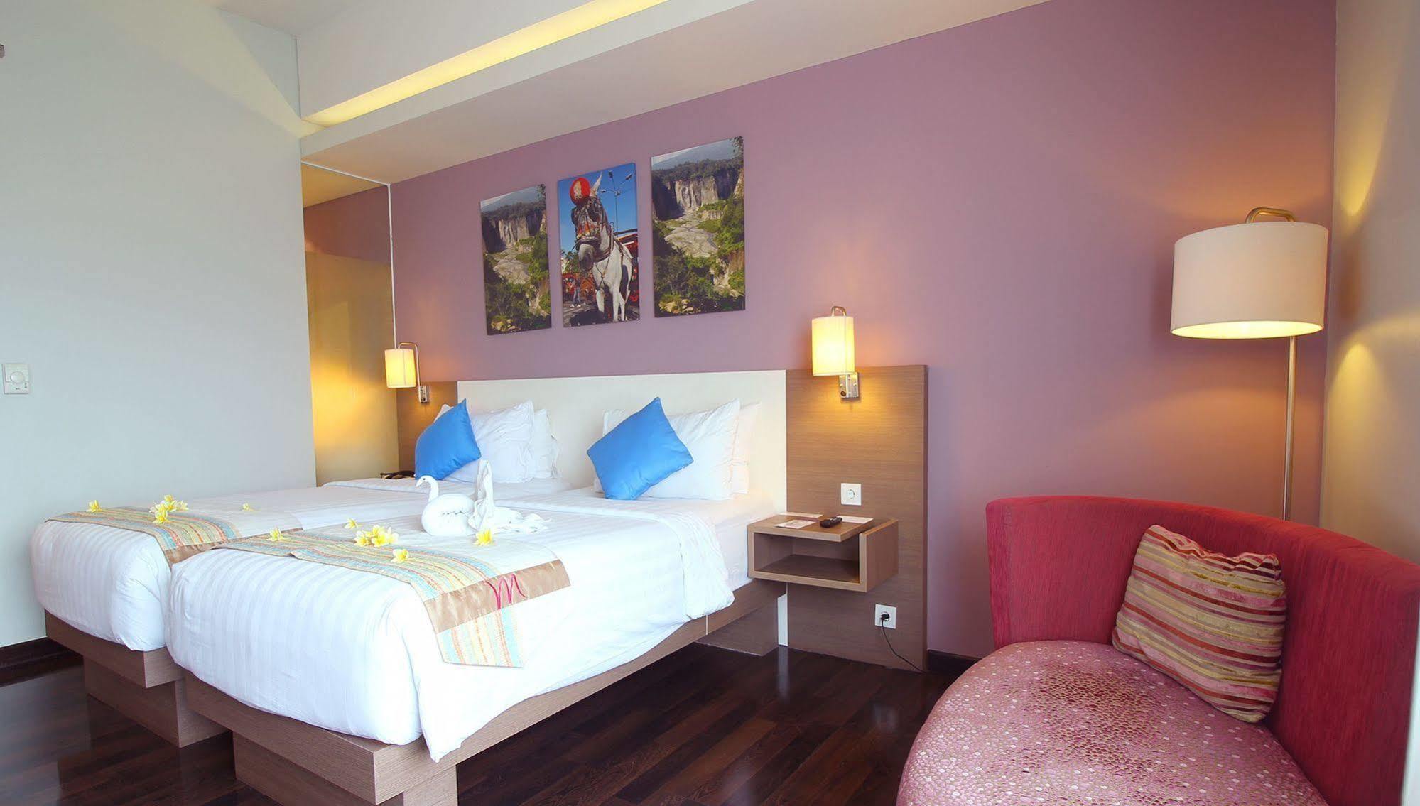 Mercure Padang Exterior photo