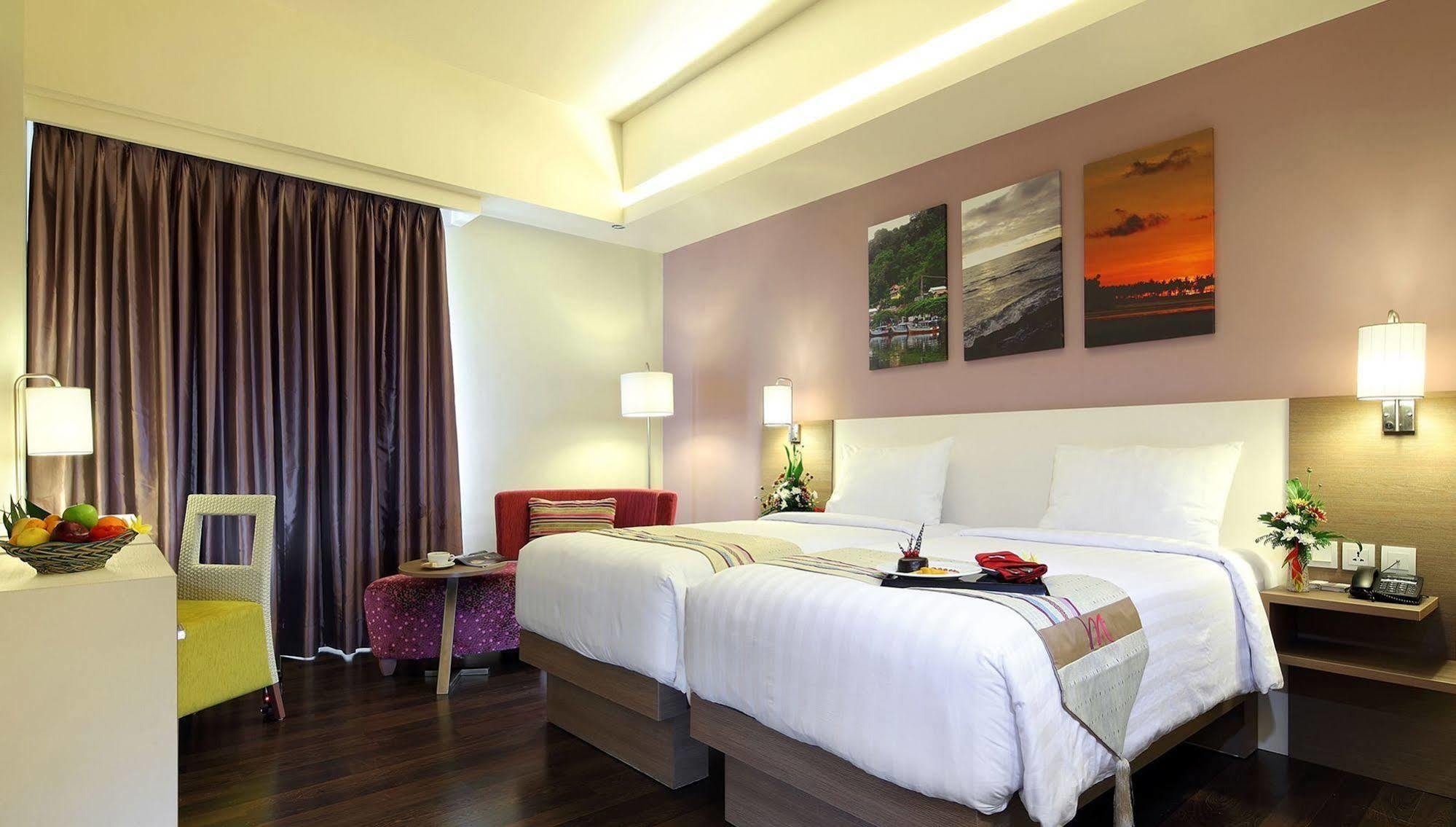 Mercure Padang Exterior photo