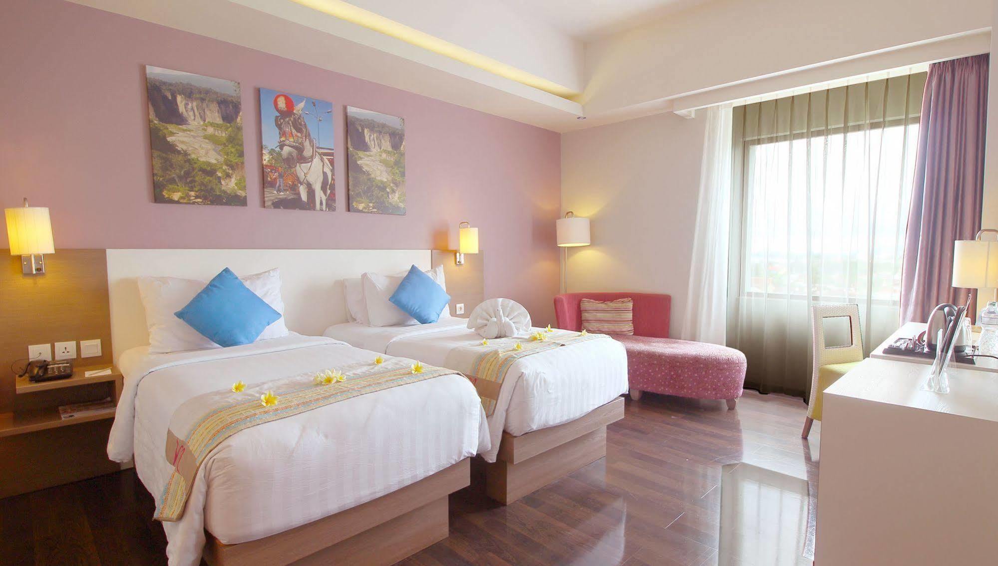 Mercure Padang Exterior photo