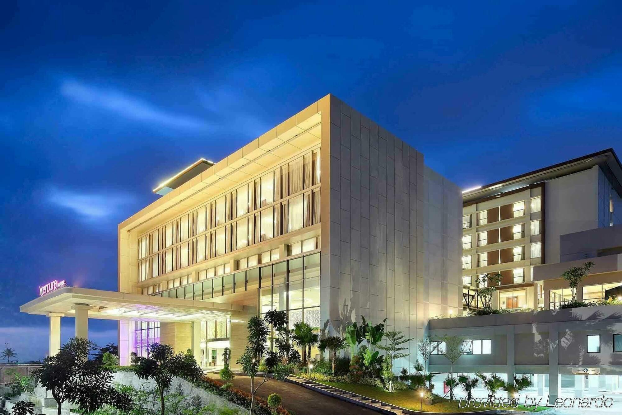 Mercure Padang Exterior photo